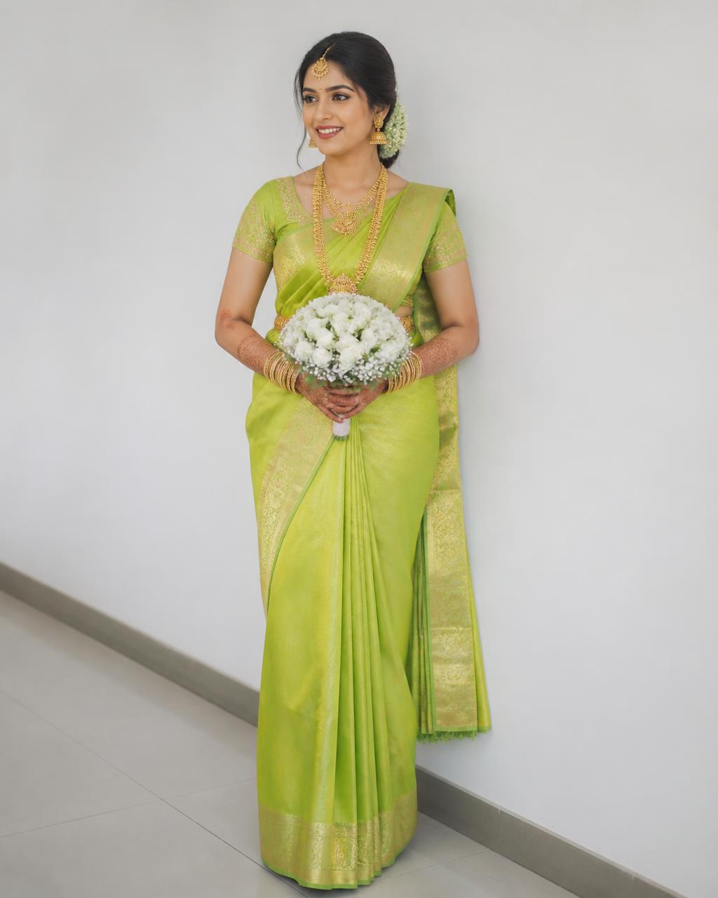 Ganzkörper-Bridal-Look in Limette & Gold mit Bouquet
