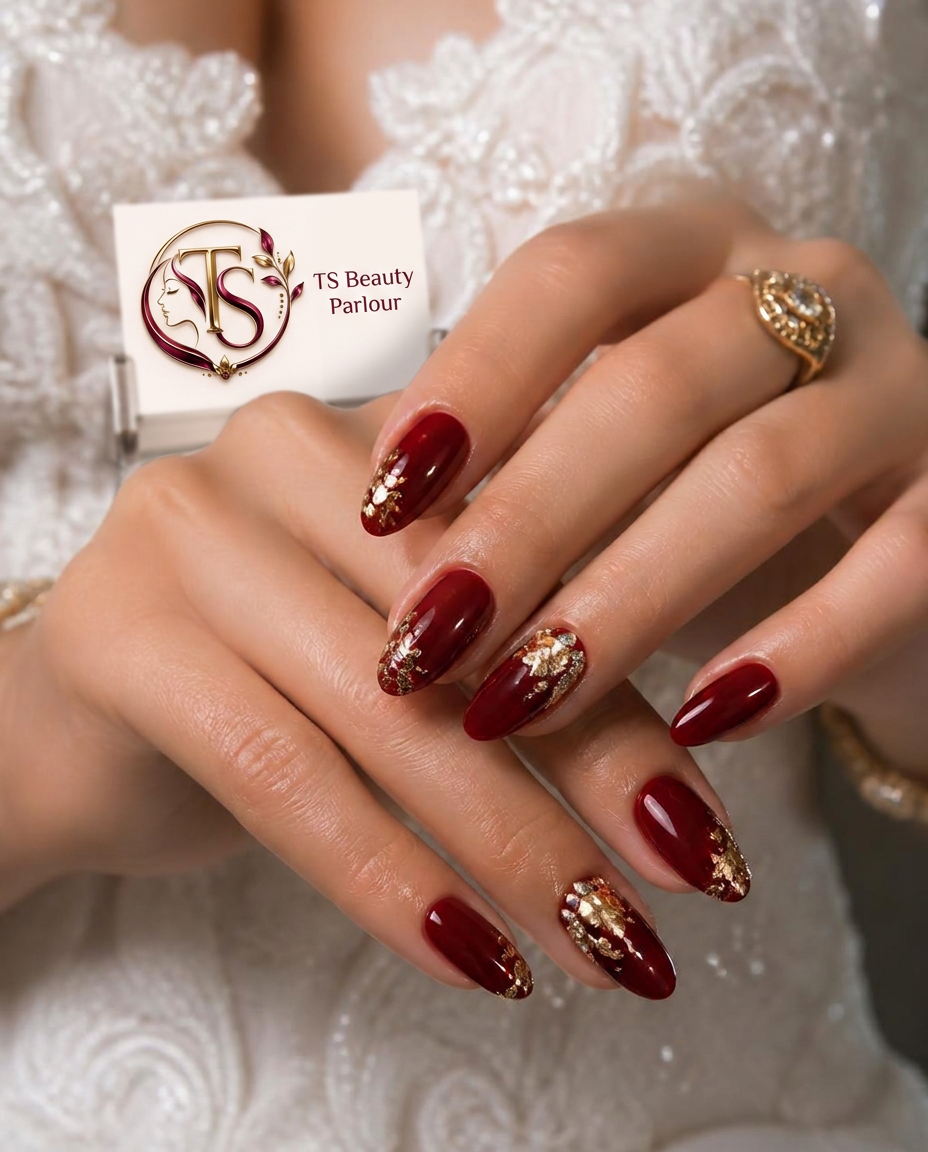 Nail Art — Bordeaux mit Blattgold